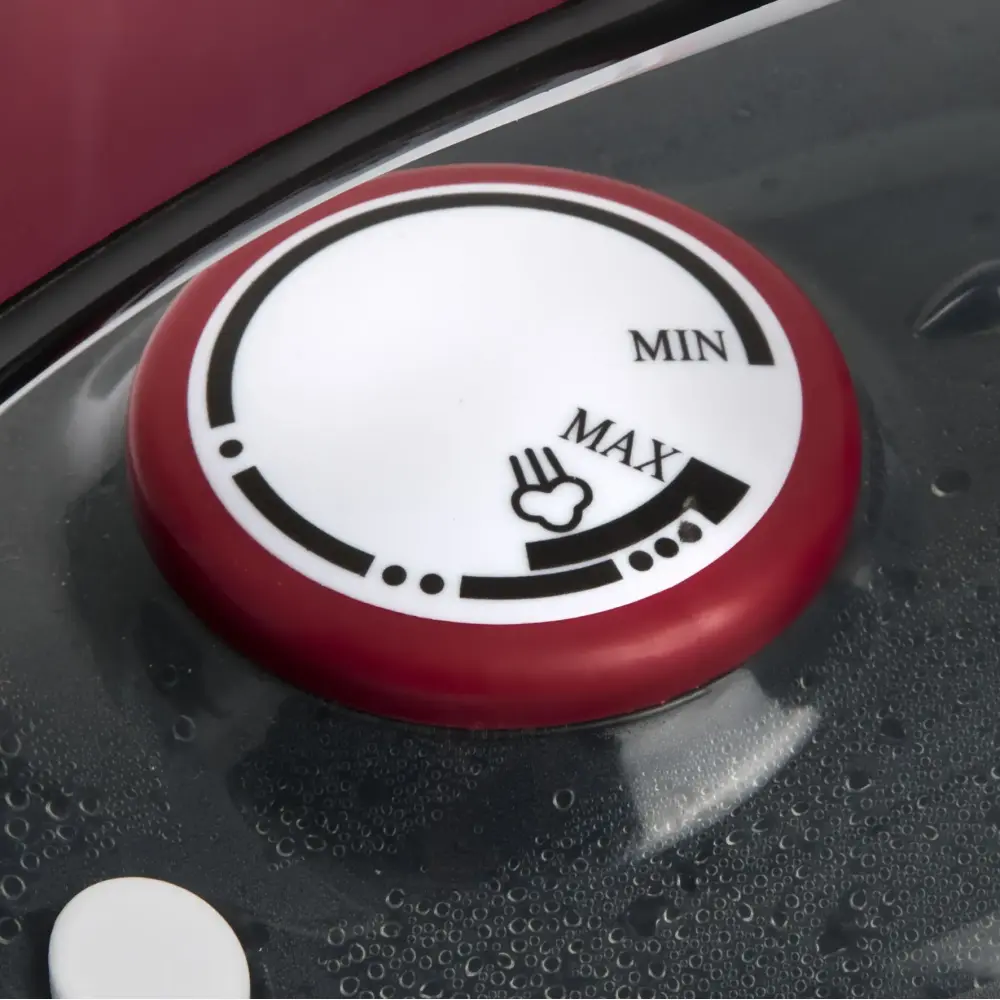 Close-up of the G3 Ferrari Califfo G40017 steam iron’s red-and-white MIN–MAX steam control dial on a black body.